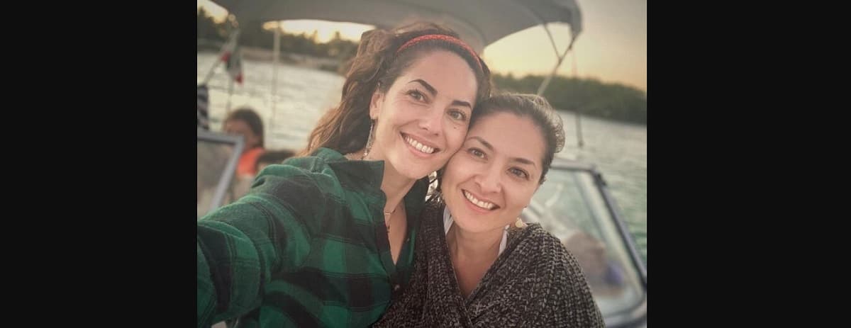 Kenya es la hermana mayor de Bárbara Mori. Al igual que la protagonista de telenovelas, ella comenzó su carrera en la actuación, la cual dejó hace algunos años para convertirse en guía espiritual.