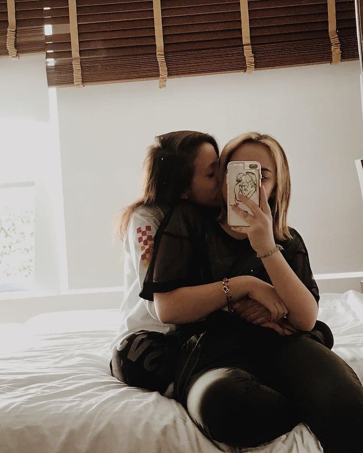 Mientras que la hija de la comunicadora Pamela Cerdeira contó la romántica propuesta que recibió de Pau hace poco más de un año: "Yo colecciono playbills que son los programas que te dan en teatro en Nueva York y Pau hizo como una obra con sus amigas de nuestra historia y al final me dio uno que decía '¿Quieres ser mi novia y dije que sí", reveló.