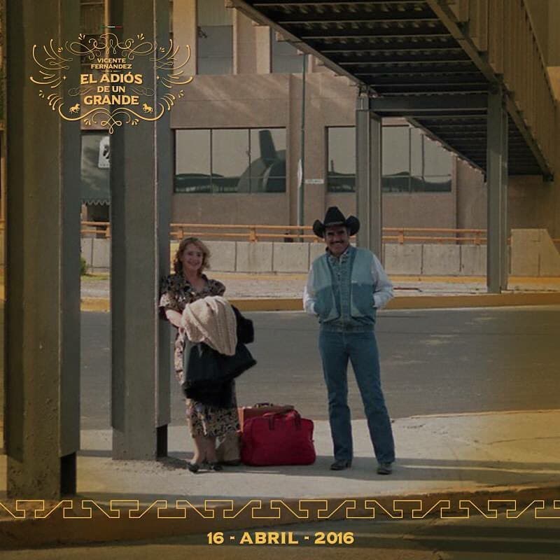 "Me mudé a la Ciudad de México en 1963 con mi Cuquita. Ya éramos esposos. El dinero no alcanzaba. Llegamos debiendo hasta los muebles de donde vivíamos. Estábamos llenos de deudas. Pero sin importar nada de eso, era el más feliz al lado de mi mujer", reveló en otro posteo.