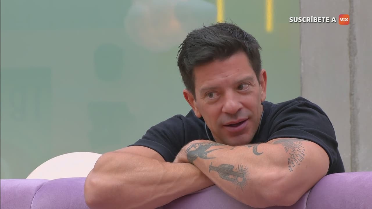 La Jefa le hace fuerte exigencia a Yahir; él la calla y esto le dice