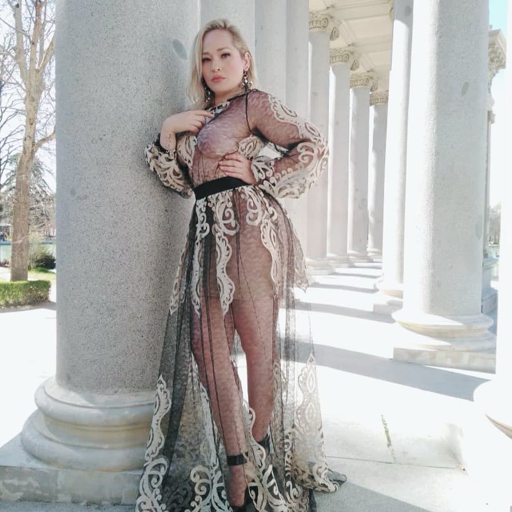 Además de los tés, una dieta saludable y rutinas de ejercicio, la cantante incorporó a su dieta barras bajas en grasa, agua con clorofila, ensaladas y jugos détox.