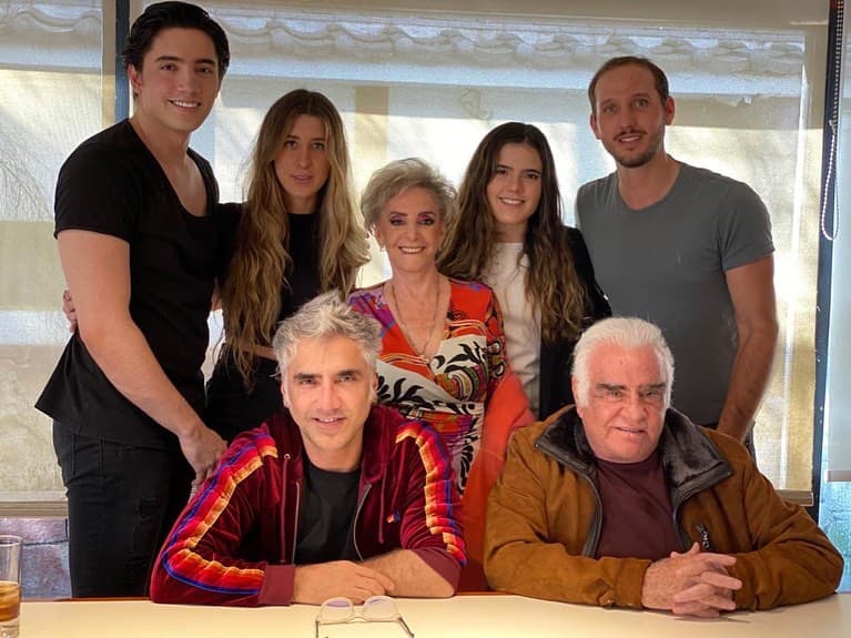 Los Fernández se reunieron para seguir celebrando a Vicente por sus 80 años.