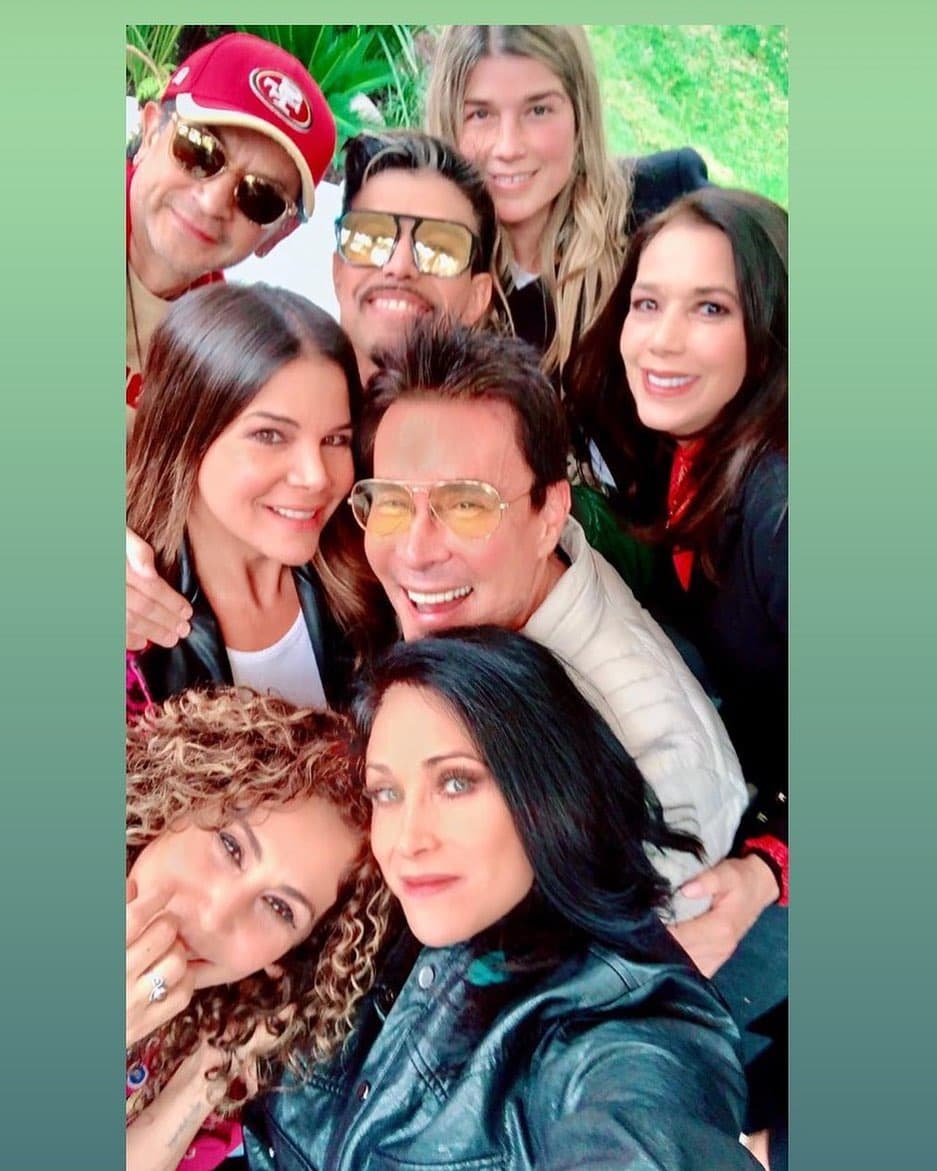 En esta reunión también estuvo presente su esposa, Vica Andrade, quien a través de sus redes sociales compartió algunas diapositivas de la reunión.