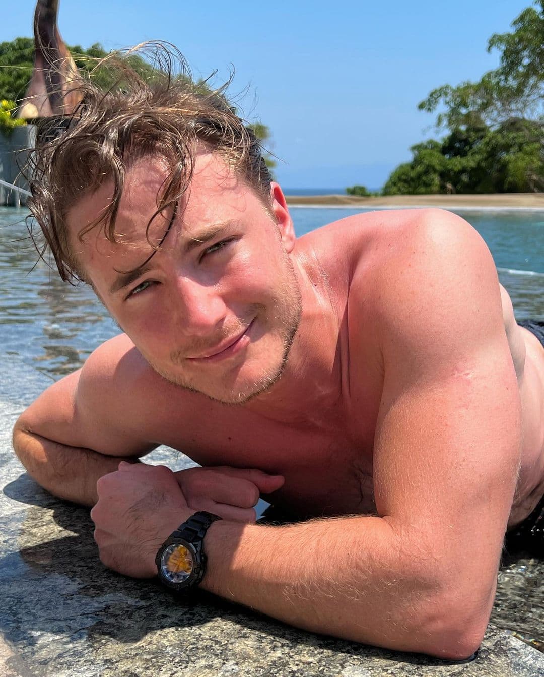 Hijo de René Strickler luce como galán de telenovela y estas fotos lo comprueban