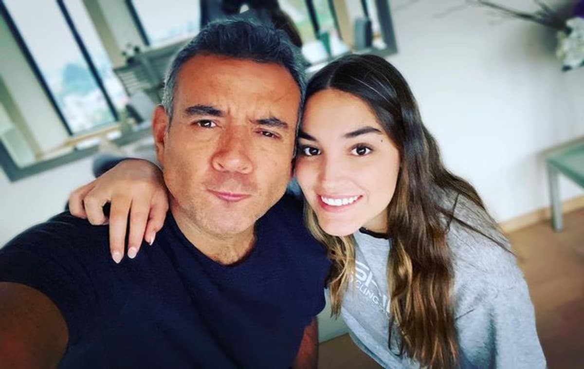 Héctor Sandarti presenta, por fin, al papá de su hijastra Juliana