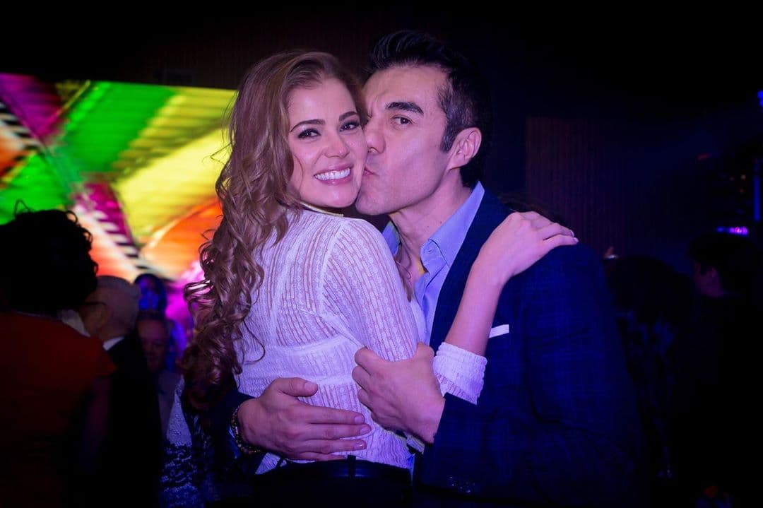 Novia de Adrián Uribe celebra el primer mes de su hija con tierna foto: “El amor de nuestras vidas”