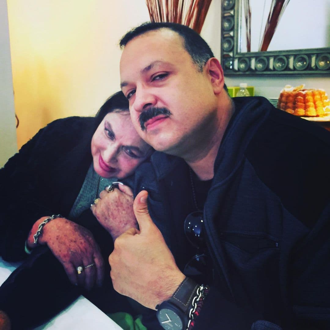 A través de su cuenta oficial de Instagram, el hijo más pequeño de la llamada ‘Reina de la canción mexicana’ detalló que sigue en pie el estreno del show ‘Mexicano hasta los huesos’ y que ahora servirá para honrar la memoria de sus padres Flor Silvestre y Antonio Aguilar.