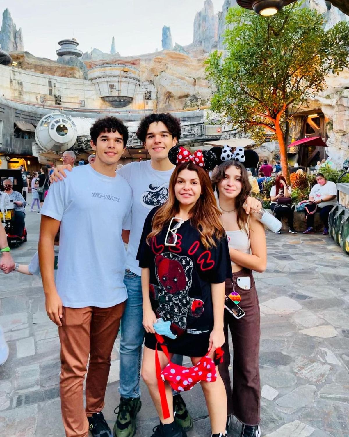 Itatí Cantoral causa revuelo con fotos; hasta sus hijos reaccionan