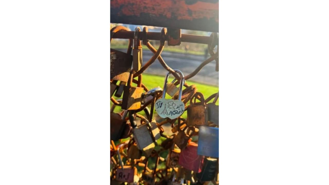 Galilea Montijo y su novio Isaac Moreno sellan su amor eterno en París.