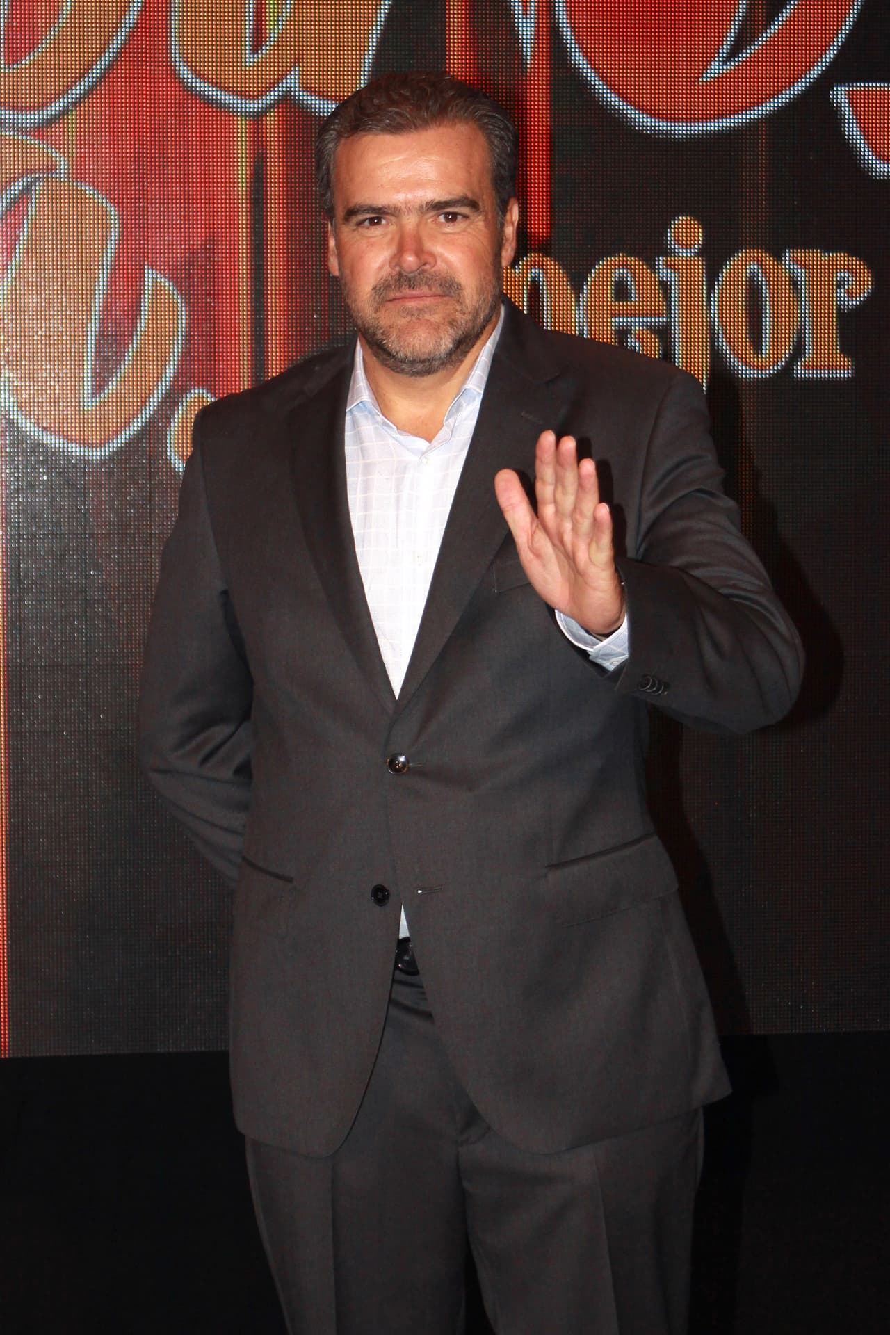 Redes sociales de 'Y mañana será otro día' cambian de nombre a 'Fuego ardiente’