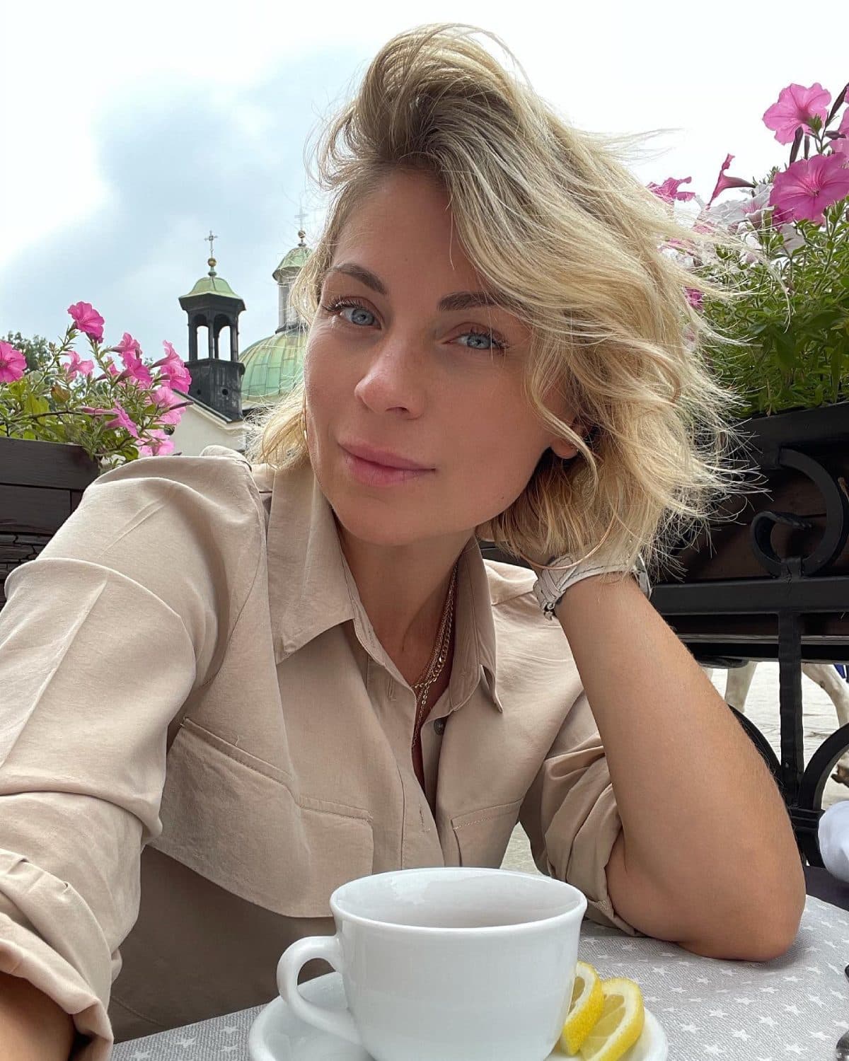 La actriz mostró que es idéntica a su hermana Dominika