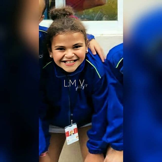 Sin embargo, desde hace un par de años, la adolescente comenzó a cobrar relevancia en redes sociales por sus apariciones en público junto a sus papás.