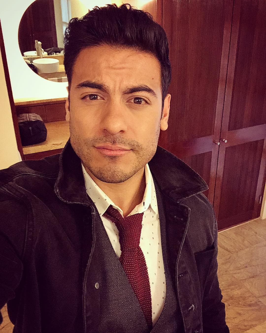 Con esta foto, Carlos Rivera destapa que está enfermo