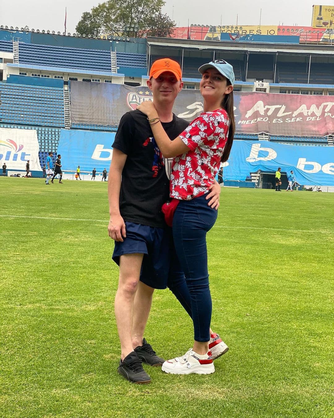 Su novia Nerea Godínez también ha compartido infinidad de fotografías en su perfil personal y enfatizando lo feliz que estaba a su lado. “Orgullosa de ti y de tus logros, sobre todo los personales, te amo y te admiro”, expresa.