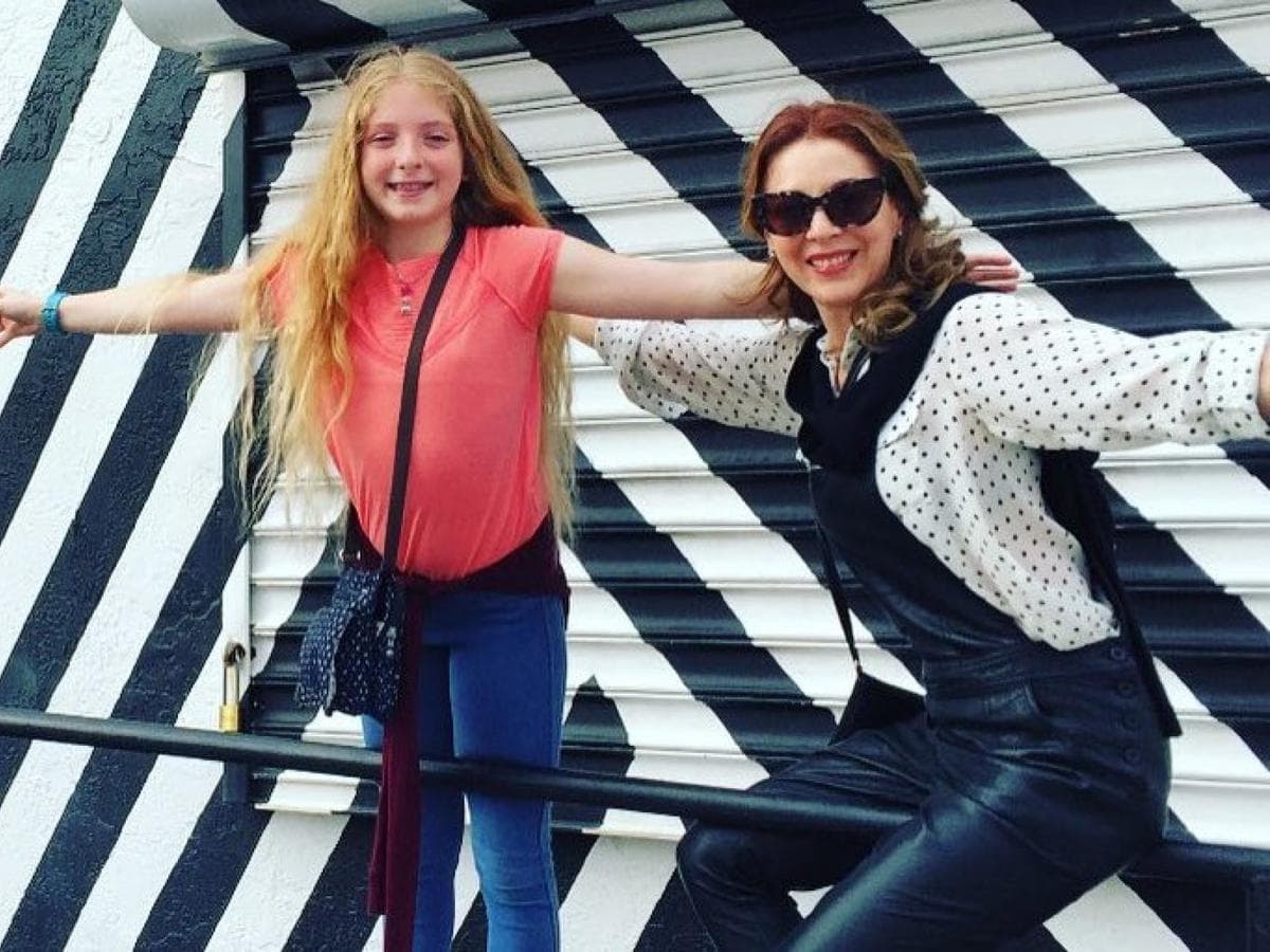 Hija de Edith González deja en shock por foto inédita con su padrastro