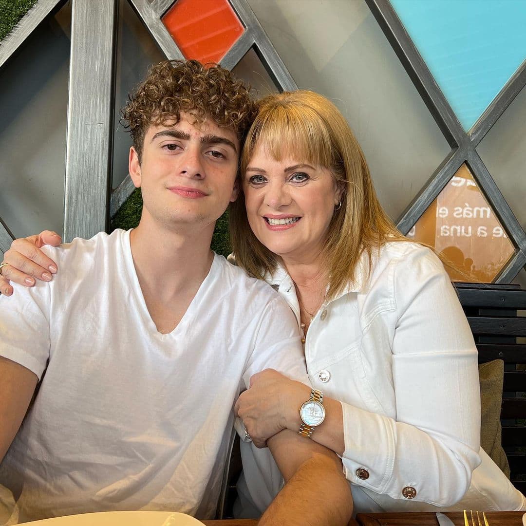 Erika Buenfil y otras famosas que se han lucido como mamás solteras