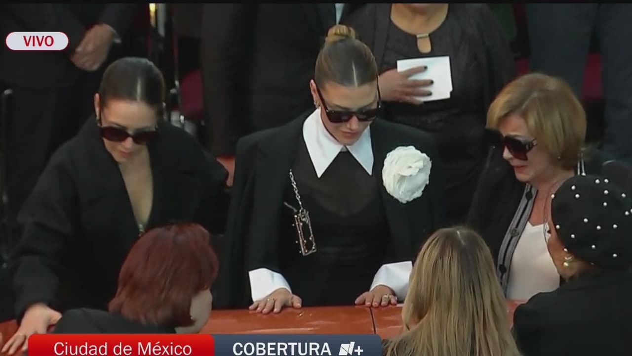 Sylvia Pasquel y Alejandra Guzmán lloran desconsoladas al despedirse de Silvia Pinal en homenaje póstumo