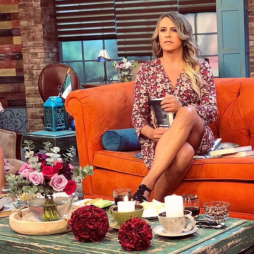 Se sometió al tratamiento hormonal y a una cirugía de garganta, para volver más femenina su voz