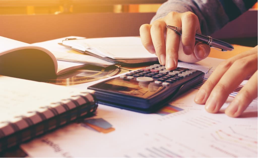 Amira te recomienda qué hacer para llamar al dinero y trabajo en 2018