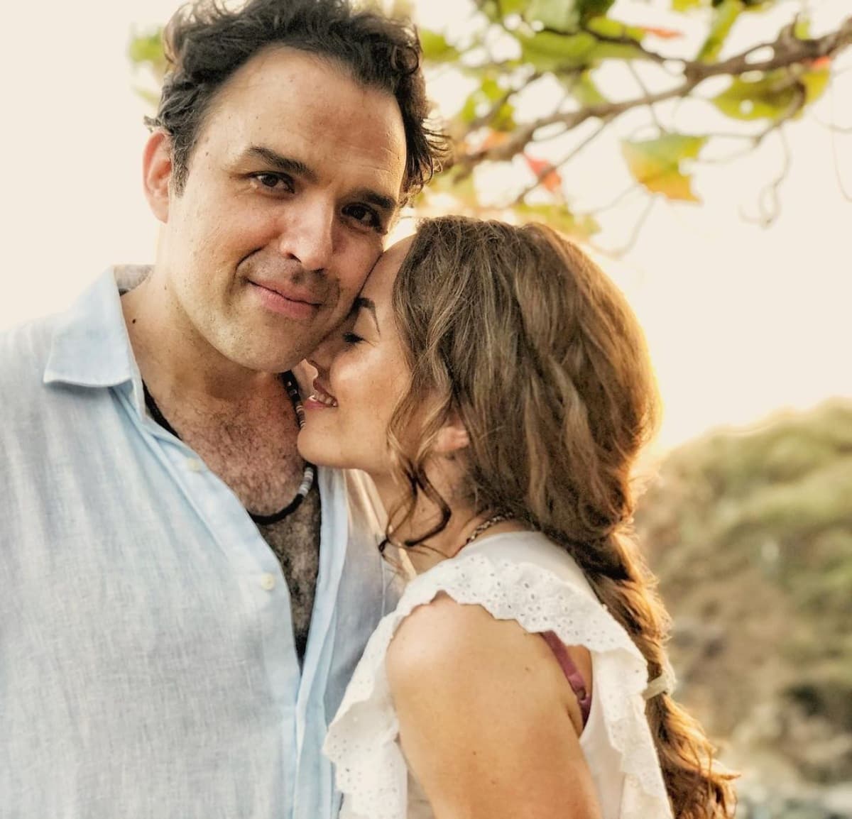 Los adolescentes son fruto de la relación pasada del hermano de Billy Rovzar, quien en muy pocas ocasiones publica fotos de sus hijos.