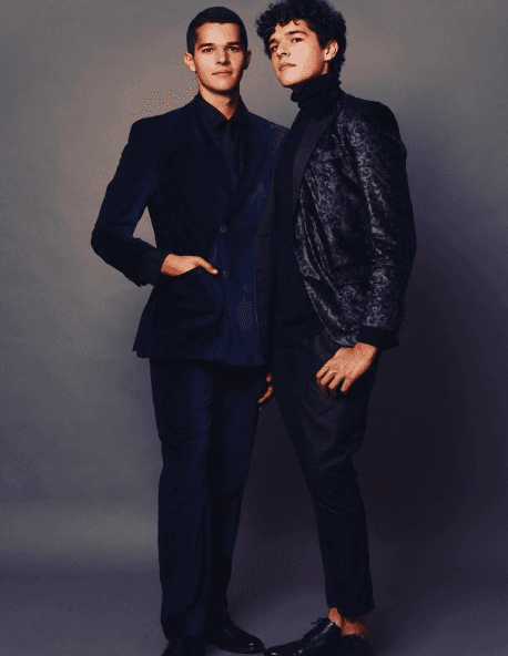 20 años después así lucen Roberto y Eduardo, quienes lucen idénticos a su famoso padre. Actualmente, ambos estudian una carrera universitaria.