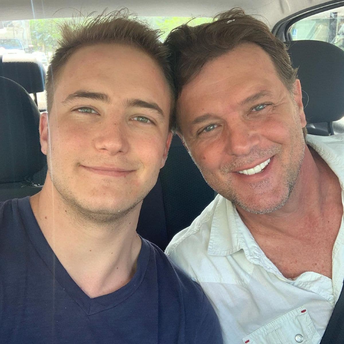 Hijo de René Strickler presume a su esposo y así reacciona el actor