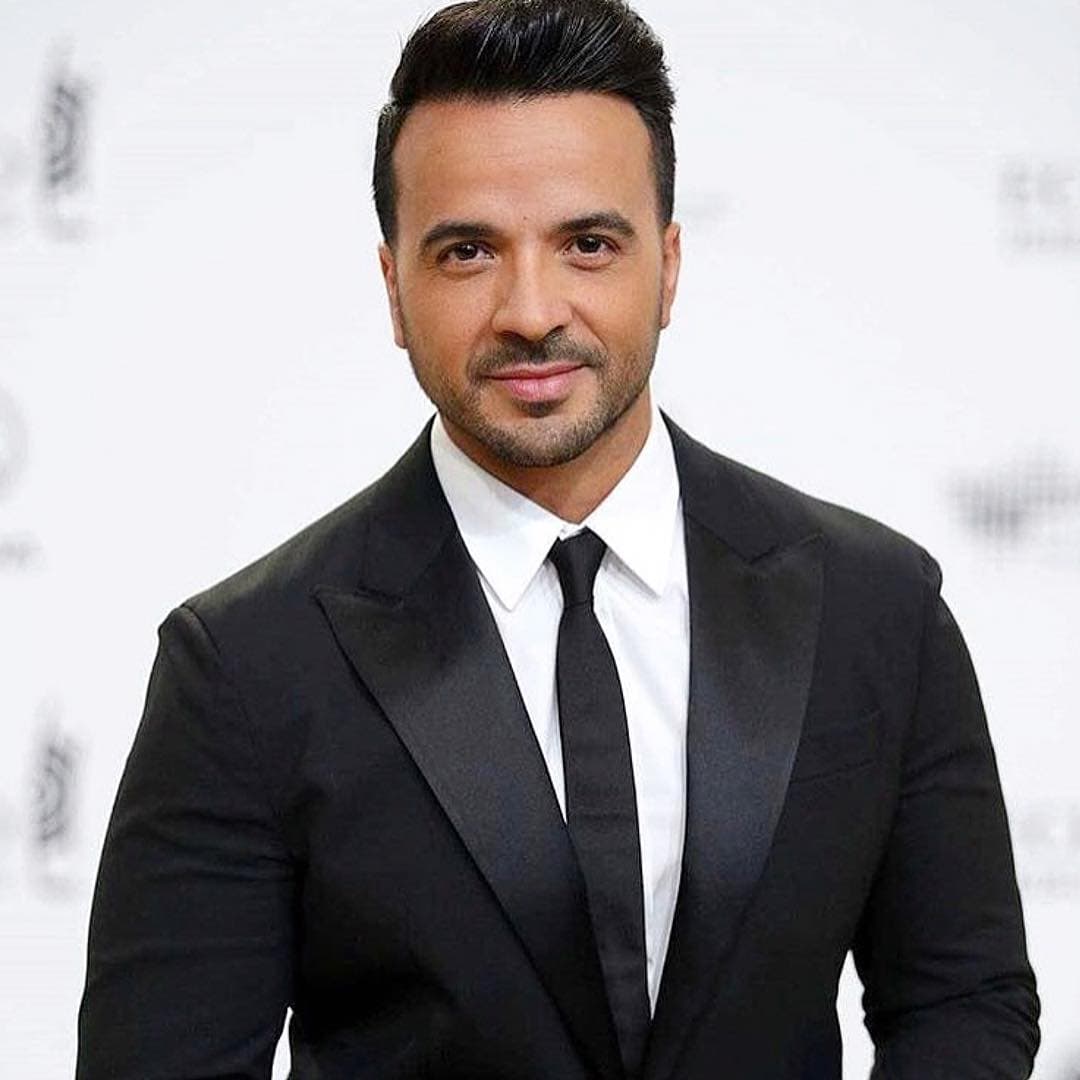 Luis Fonsi nació en San Juan Puerto Rico el 15 de abril de 1978. Su nombre real es Luis Alfonso Rodríguez López-Cepero.