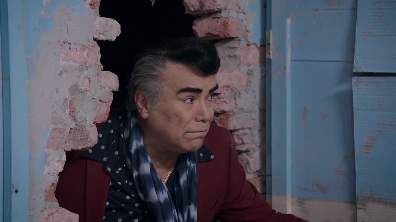 Justo cuando Carlos va saliendo de él.