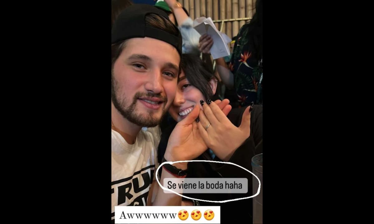 El detalle se dio en el marco de su primer aniversario de novios