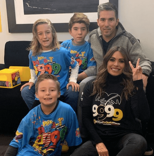 En 2011, Galilea Montijo y el político Fernando Reina llegaron al altar en una espectacular ceremonia. Desde entonces, la pareja ha formado una bella familia junto a Claudio y Alexis, hijos de un matrimonio previo de Reina, y Mateo el hijo que tienen en común y quien nació en marzo de 2012.
