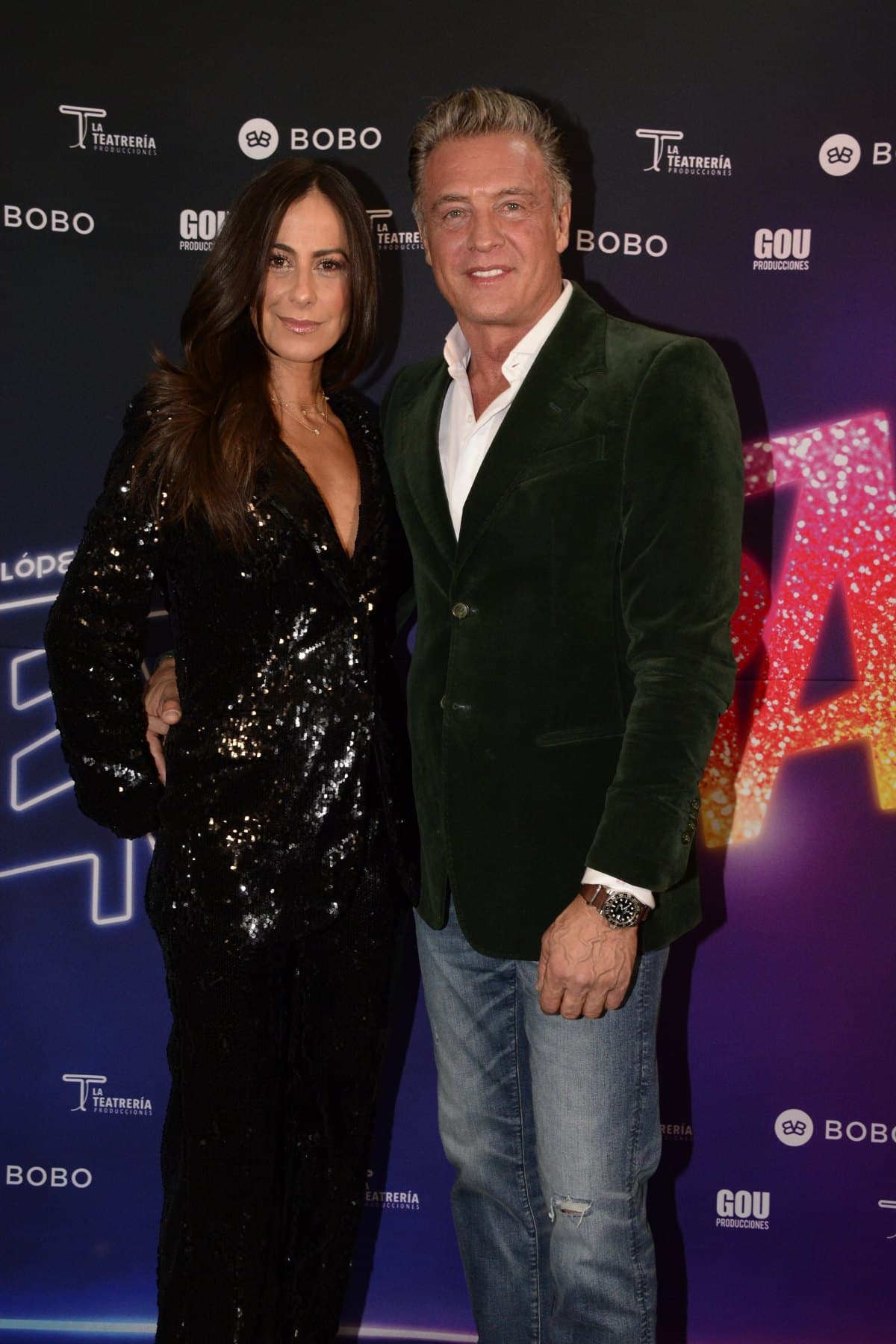 Juan Soler aparece así con su novia y recibe crítica; actor responde con mensaje