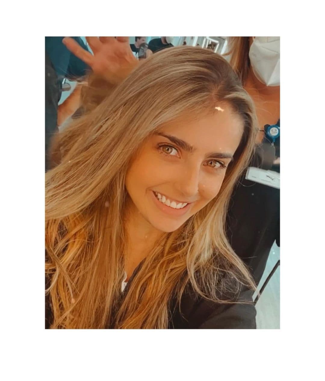 Michelle Renaud aparece con el uniforme de Rebelde y aseguran es idéntica a 'Mía Colucci'