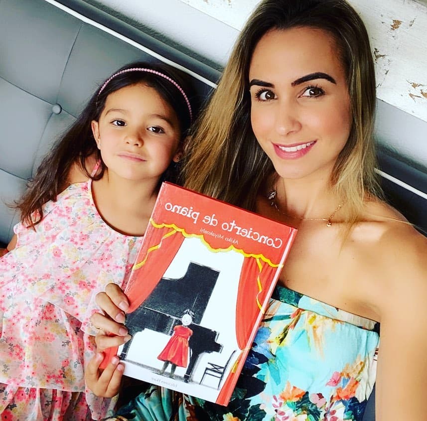 “¡¡¡Gía es idéntica a ti!!! ¡Feliz cumple Od!”, escribió Olivia, mientras que el resto de los internautas colocaron frases como: “Son dos gotas de agua”, “Pensé que era Gia la de la foto”, “Eres igualita a Gia”, “Gia es la prueba de que los primogénitos siempre son idénticos a los padres” y “Son muy parecidas”.