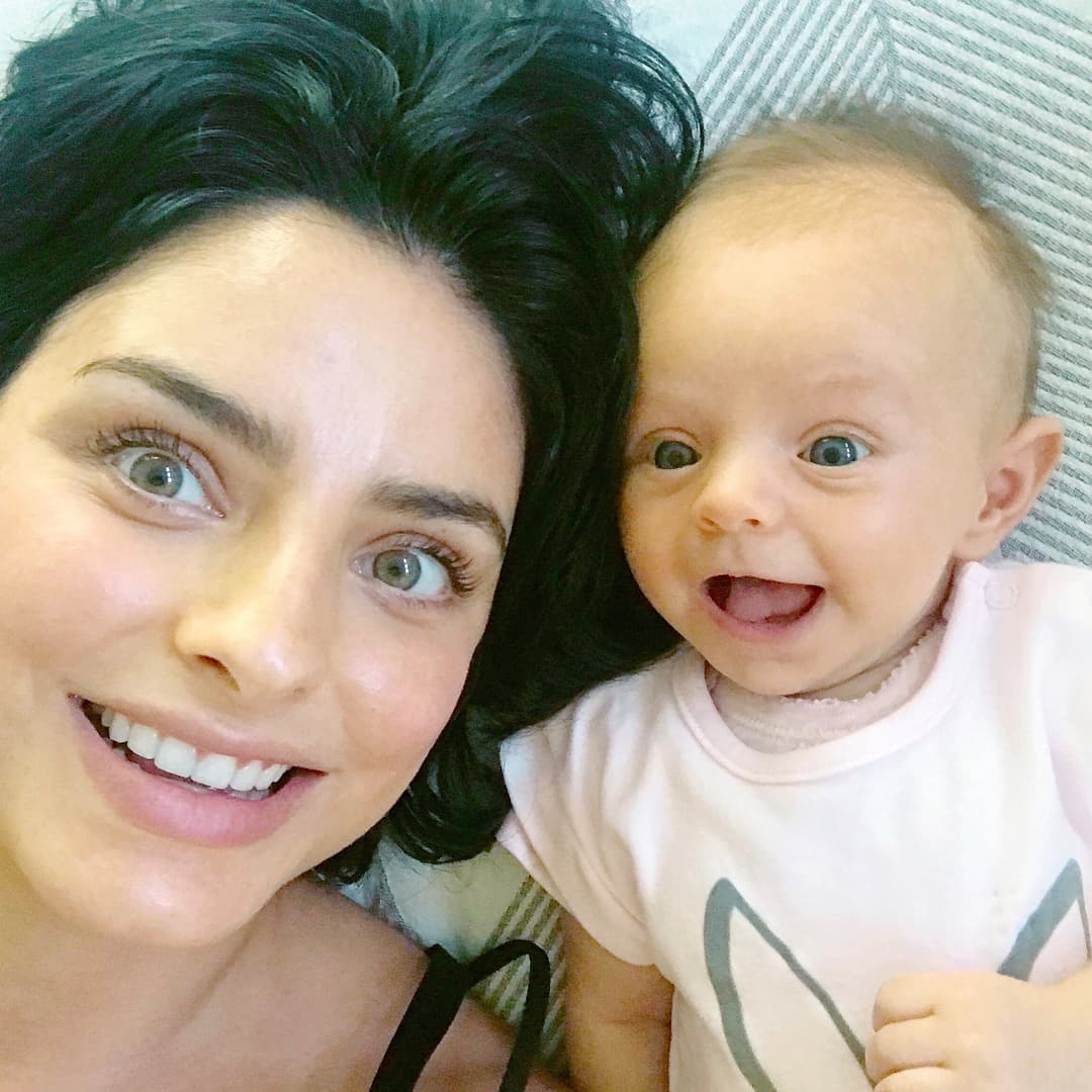 Aislinn Derbez señaló lo feliz y plena que está con su maternidad