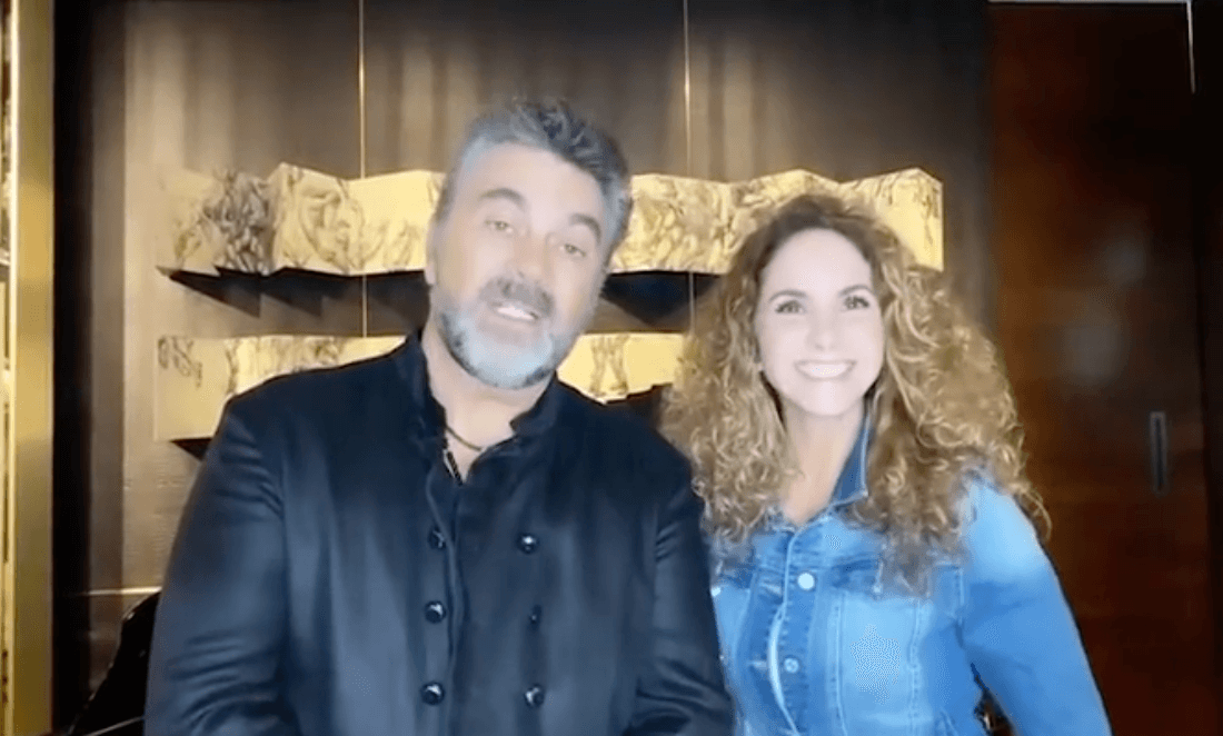 Mientras que a mediados de 2021 impactó a sus millones de seguidores al ofrecer un concierto acústico al lado de Manuel Mijares y sus hijos José Manuel y Lucerito.