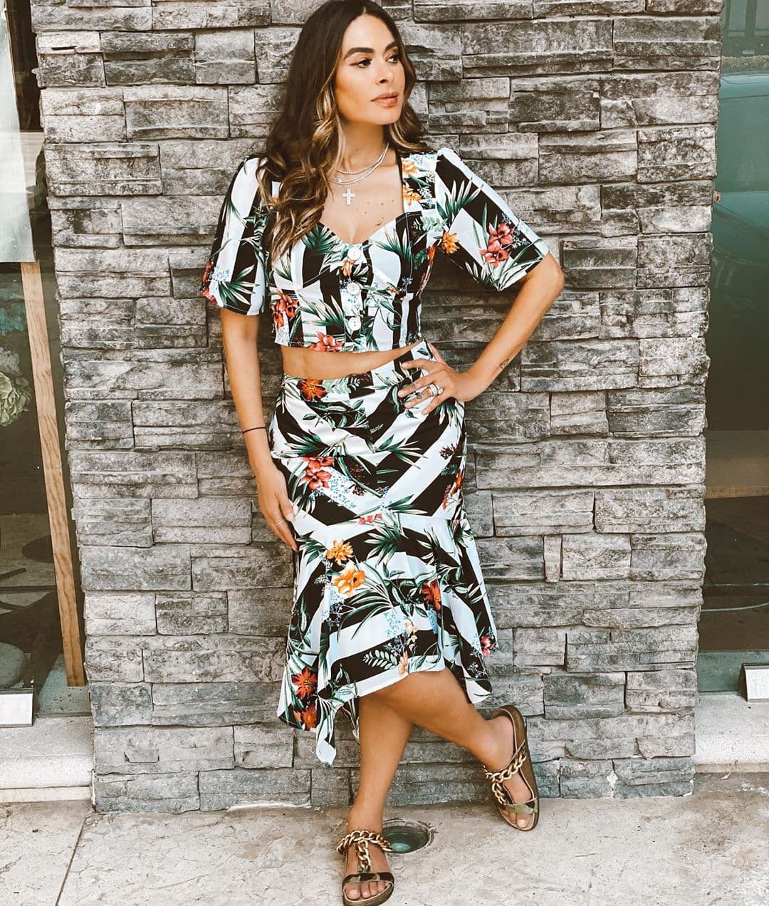 Otros famosos que se unieron al hilo de comentarios fueron Ana Brenda, quien se limitó a precisar: ‘Wow hermana’; Chiquis Rivera comentó: ‘Súper guapa’; Jessica Díaz puntualizó: ‘Wow cuerpazo’. Su amigo Héctor Sandarti indicó: ‘Cálmate Montijo’; Cecilia Galliano, Tania Rincón y Pedro Prieto aplaudieron el logro y comentaron: ‘Eso’.