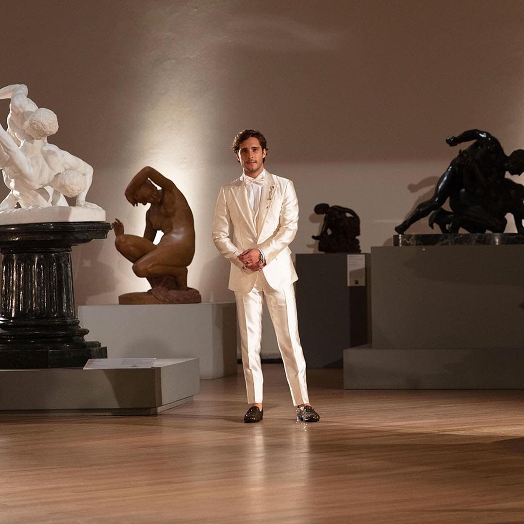 El actor Diego Boneta hizo gala de uno de los diseños de Dolce & Gabbana.