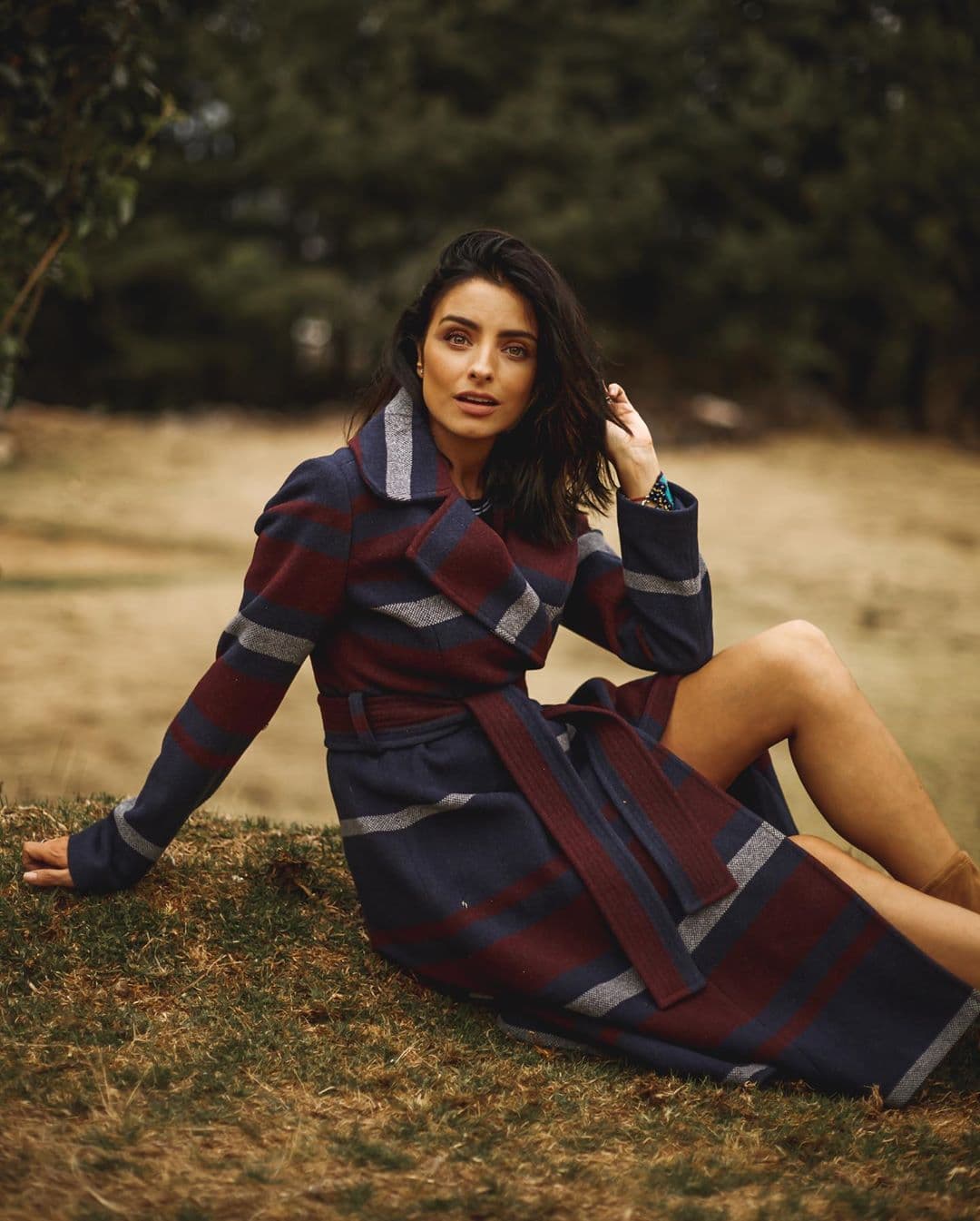 Aislinn Derbez aparece con look ochentero y destapa secretos de su pasado