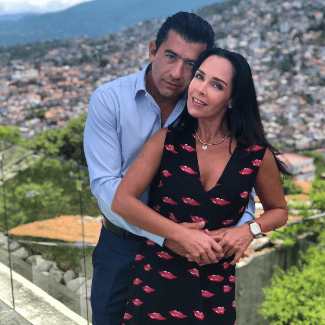 En un 
<a href="https://www.lasestrellas.tv/espectaculos/clip/asesinan-a-pareja-de-sharis-cid-en-san-miguel-de-allende">video</a> que un testigo grabó tras los hechos, se puede ver a Sharis Cid afuera de un automóvil negro pidiendo una ambulancia.