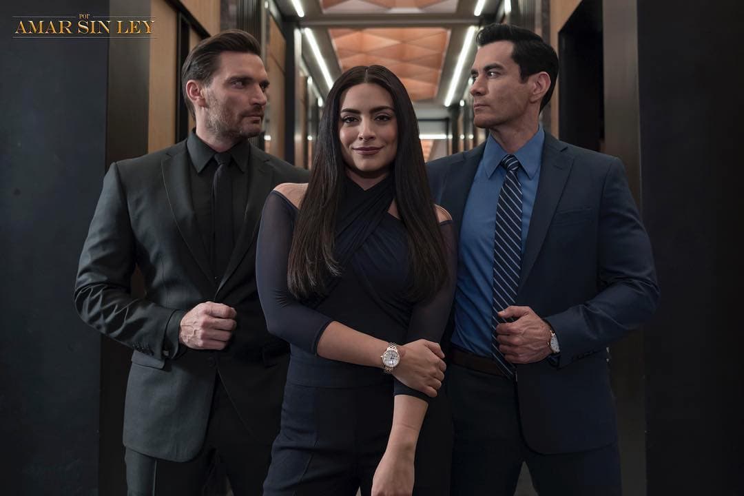 En Por amar sin ley comparte créditos con Ana Brenda Contreras, David Zepeda, Altaír Jarabo, José María Torre, Manuel Balbi, Víctor García, Sergio Basañez e Ilithya Manzanilla.