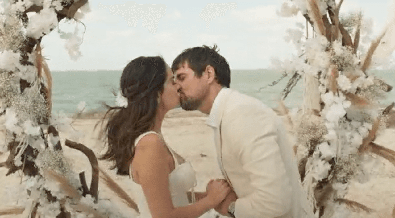 Rebeca y Camilo se casan en la playa y viven felices para siempre en el gran final de ‘Hermanas, un amor compartido’