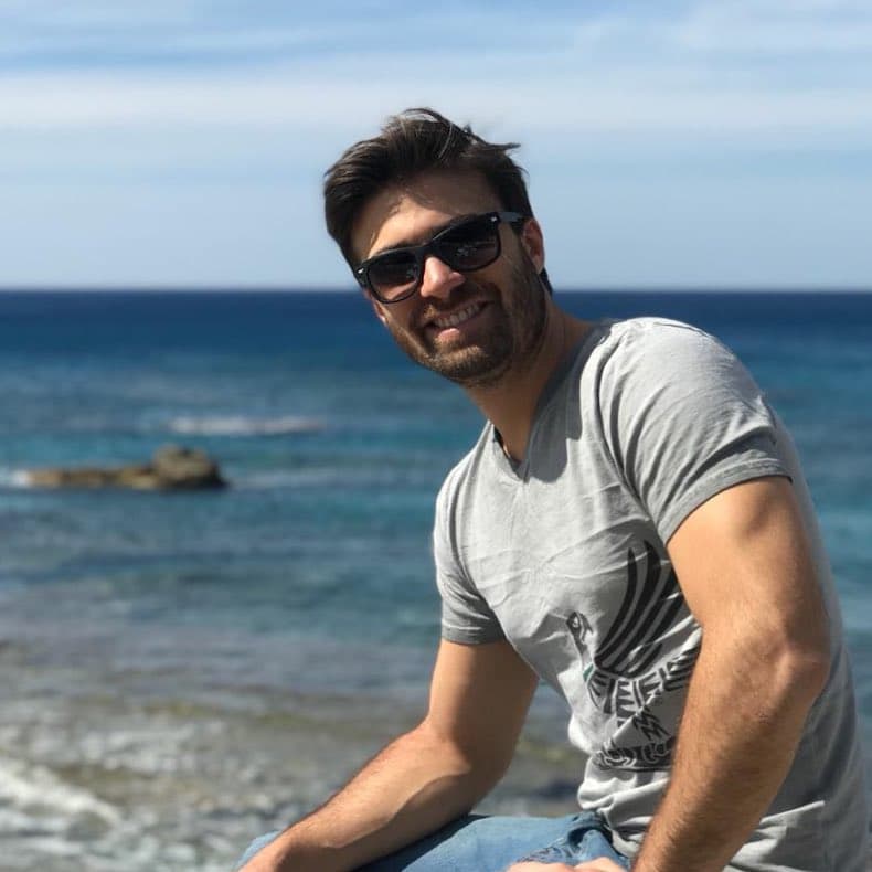 Reside en Miami, donde es socio fundador de una productora de contenidos audiovisuales.