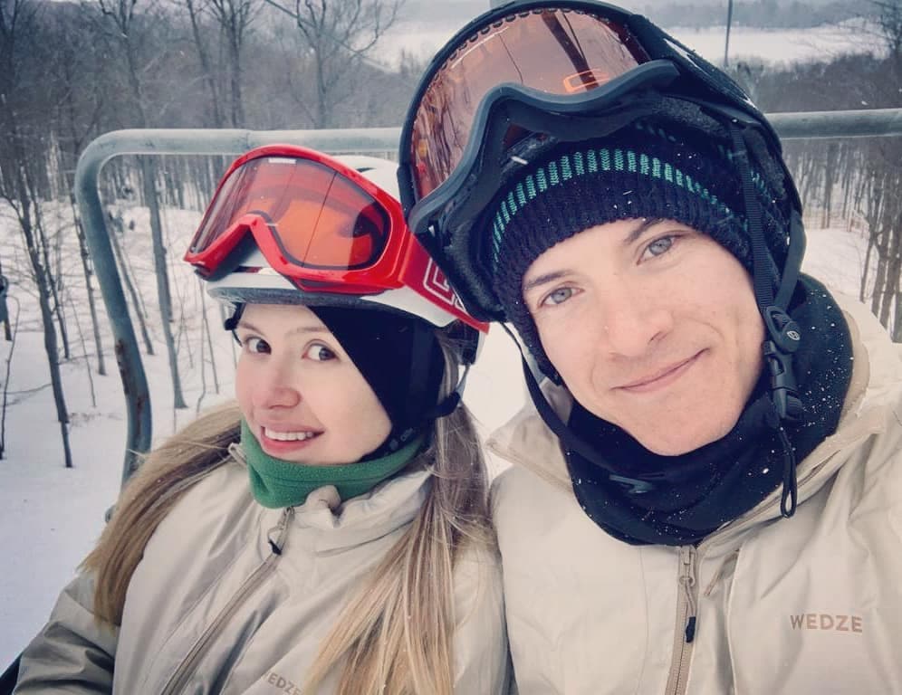 Además, desde 2015 mantiene un sólido romance con el presentador Julián Huergo, a quien conoció en el programa de concursos ‘Ay amor’, que fue conducido por Alfredo Adame en 2003.