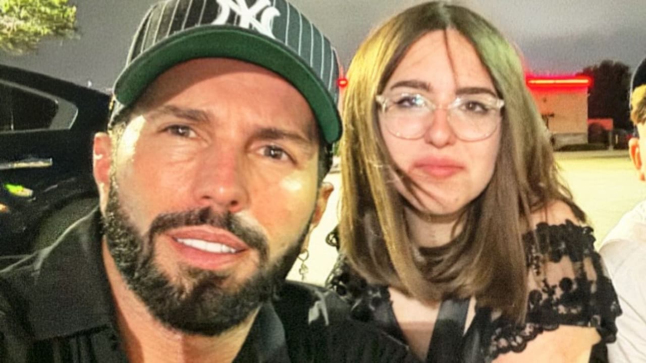 Poncho de Nigris se quiebra y, en llanto, revela que no sabe el paradero de su hija mayor: manda duro mensaje