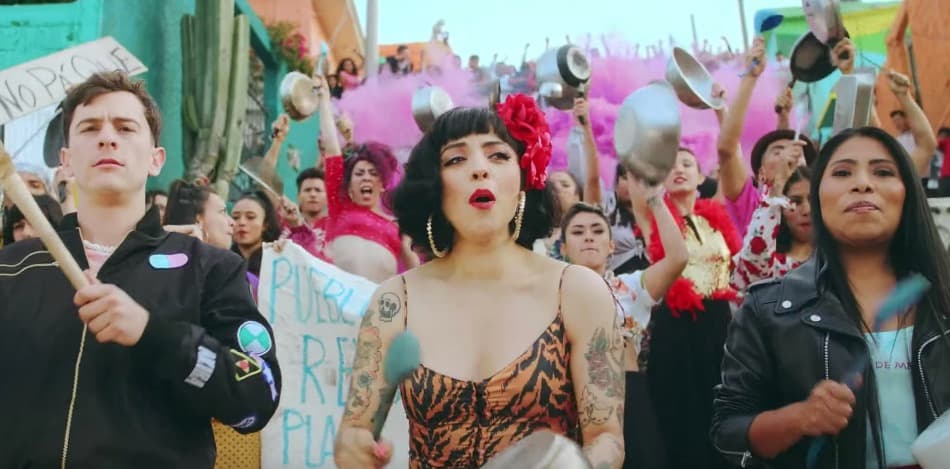 Mon Laferte, Guaynaa y Yalitza Aparicio juntos en un video musical