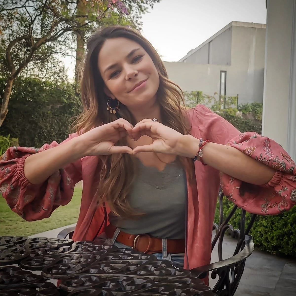 Alejandra Robles Gil de ‘Eternamente Amándonos’ presume, por fin, a sus hijos y les hace conmovedora promesa