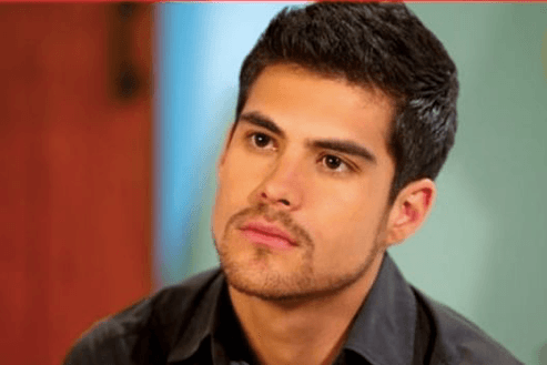 Precisamente, este último dio vida a 'Lorenzo Jacinto Flores', hermano del personaje de 'Luciana' (Zuria Vega), y quien vivió una apasionante, pero difícil historia de amor junto a 'Hannah Torreslanda' (Almaguer).