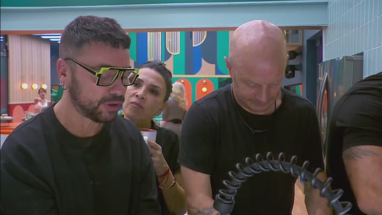 Dalílah Polanco se acercó a Shiky y Facundo para explicarles cómo se lavan los platos