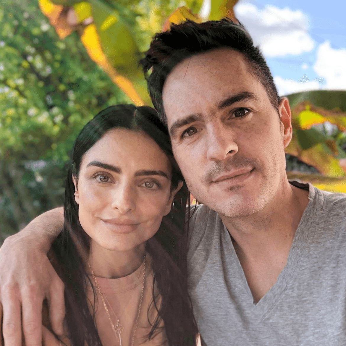 Aislinn Derbez y Mauricio Ochmann pasan la cuarentena en familia, ¿habrá reconciliación?