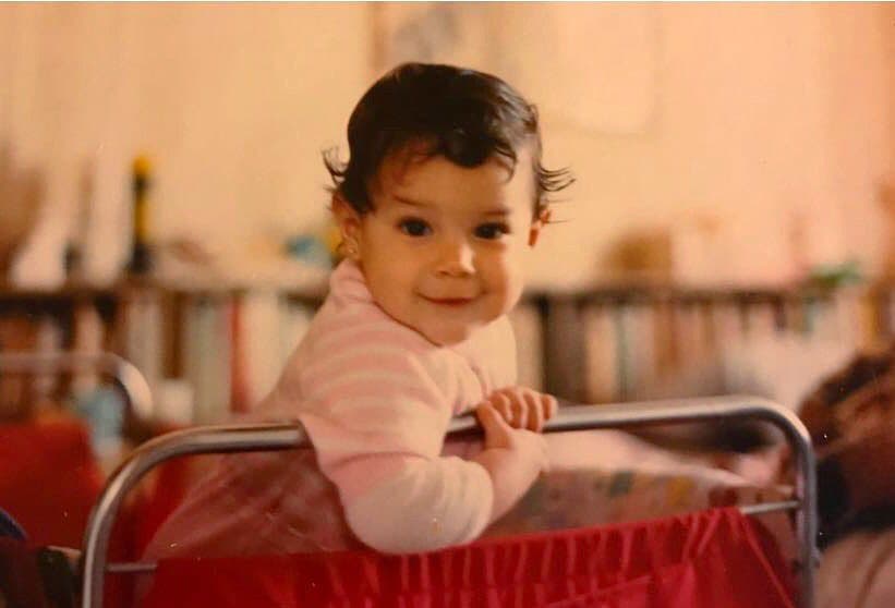 Silvia Daniela Gutiérrez Perea, su nombre completo, nació el 1 de abril de 1986. Su debut en la actuación fue en el año 2003 en la cinta "Zurdo" y en el programa "XHDRBZ", al lado de Eugenio Derbez.